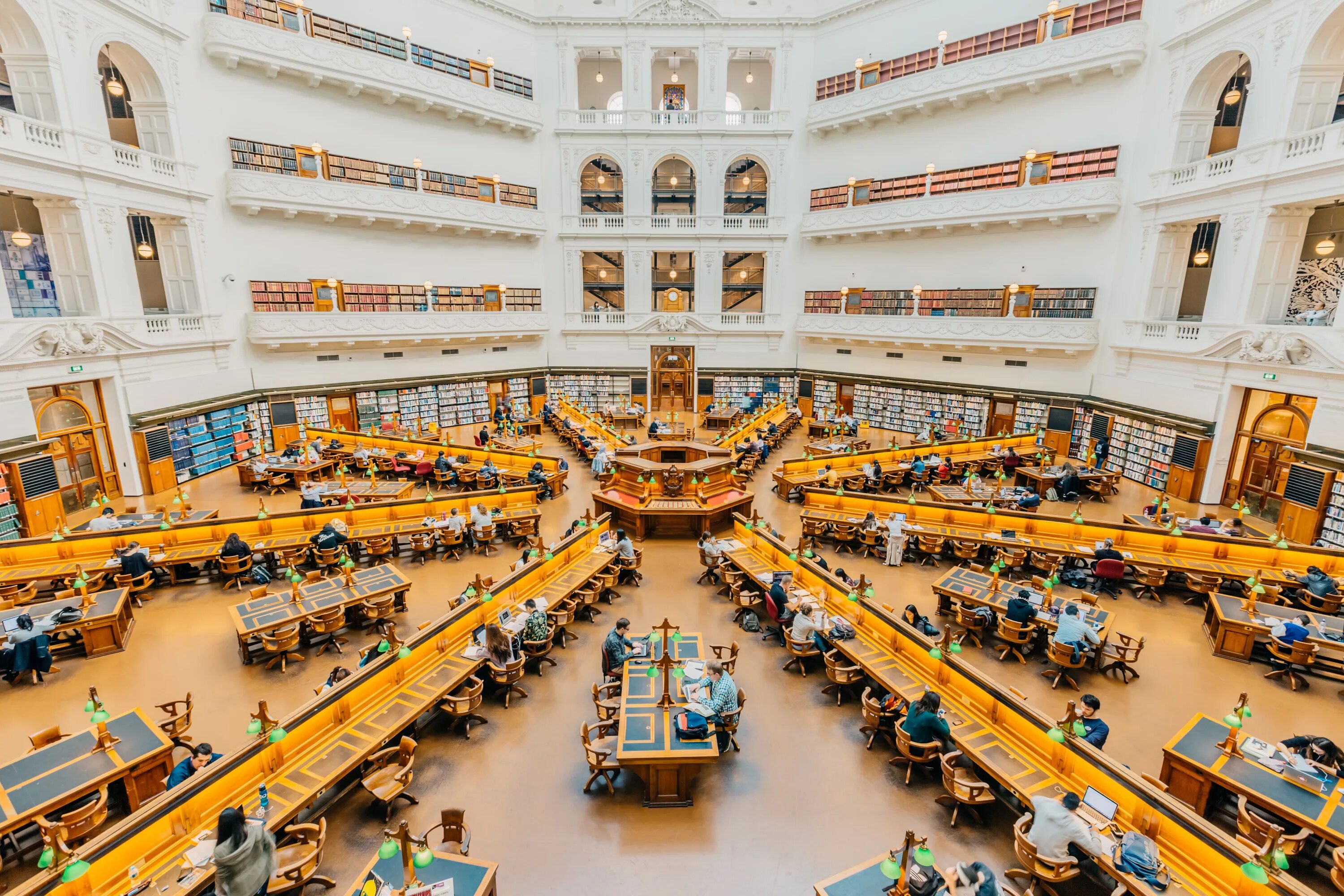 State library. Мельбурнский Королевский Технологический университет. Мельбурнский университет библиотека. Российская государственная библиотека интерьер. Государственная библиотека Виктории.