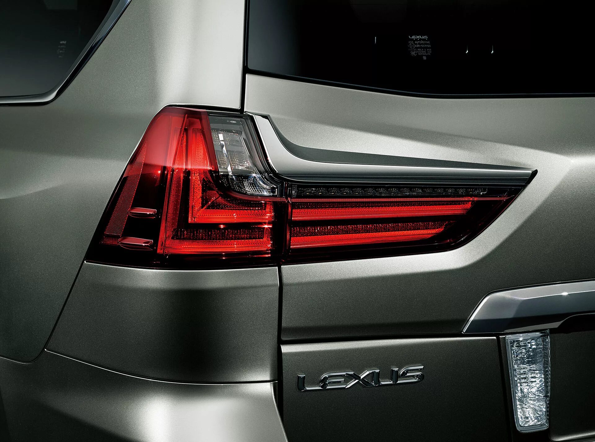 Lexus lx фара. Задние фонари лексус lx570. lexus lx570 задние фонари. задние фонари лексус 570. фара лексус задняя 570.