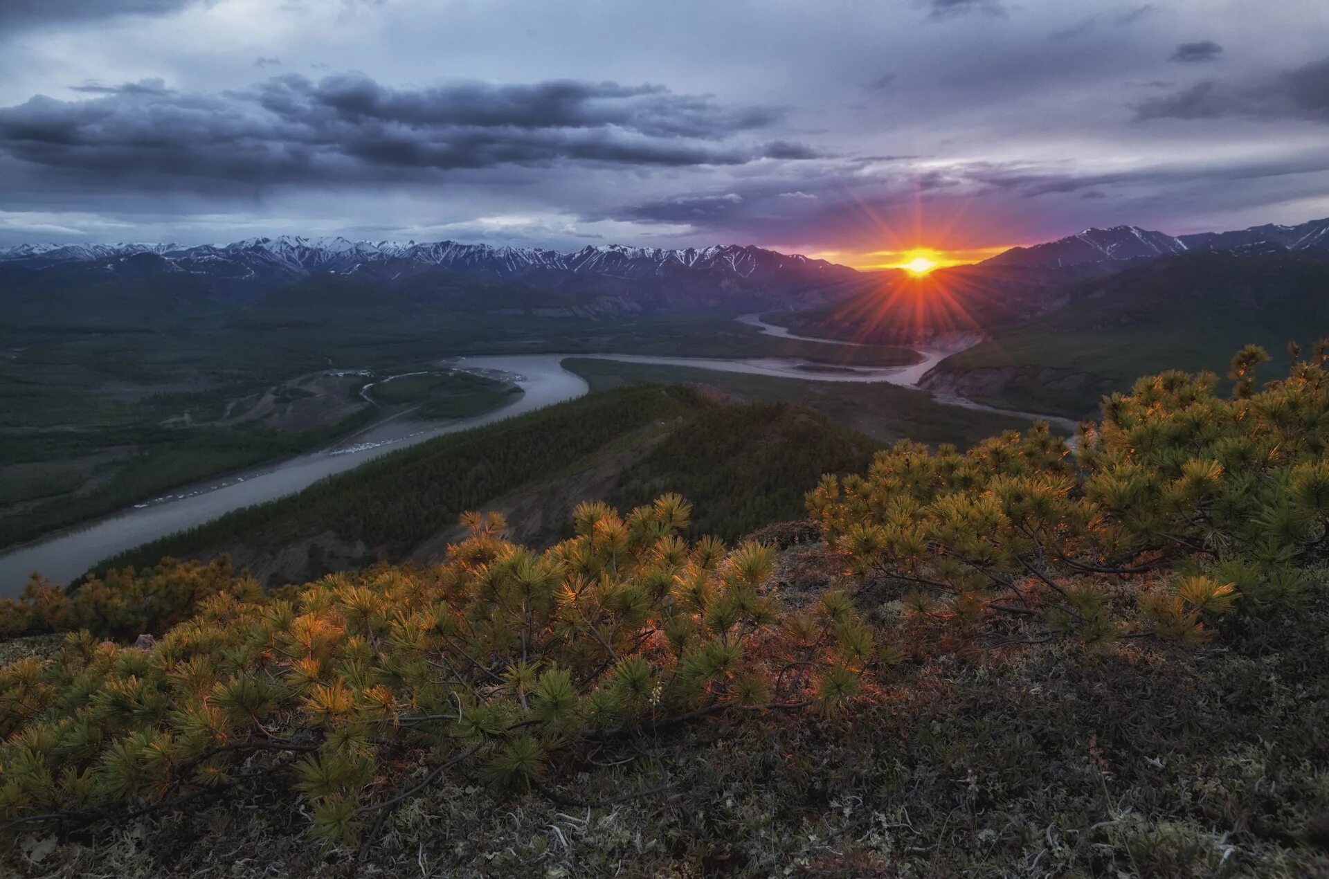 Владимир рябков озеро джека лондона. Субъекты дальневосточного федерального округа российской федерации. Западная сибирь восточная сибирь дальний восток на карте. Северо запад дальнего востока. Средняя восточная сибирь географическое положение.