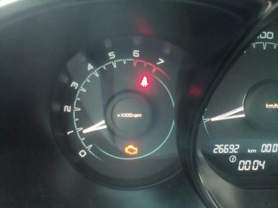 Чека чека лад лад. Чек лада веста 1.6. чек на лада веста 1.8. горит чек лада веста. лада xray лампа check engine.