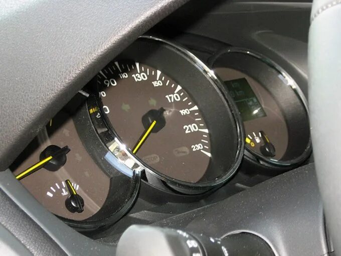 Рено меган не работает спидометр. Рено меган не работает спидометр. 4. Датчик спидометра рено меган 1 классик. Рено лагуна 2000 год спидометр.