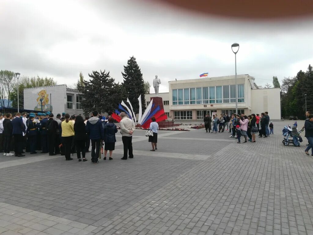 Поселок матвеев курган ростовская. Центр поселка Матвеев Курган. Поселок Матвеев Курган Ростовской. Матвеево Курган Ростовская обл дом культуры. Пгт Матвеев Курган Ростовской области.