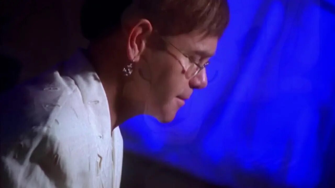 Песня лев танцы. Sacrifice elton john клип. элтон джон клипы 90-х. elton john sleeping with the past 1989. элтон джон король лев слушать.