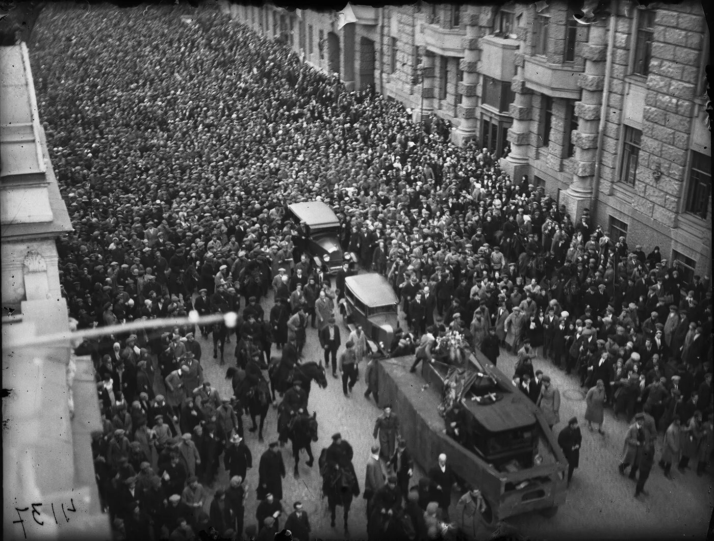 Похороны Маяковского Москва 17 апреля 1930 год. Похороны Владимира Маяковского, Москва, 1930 год..