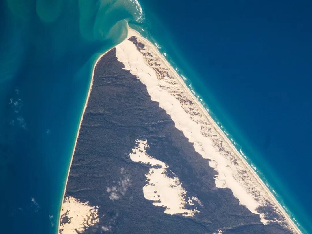 Назовите самый большой остров. Песчаный остров Фрейзер в Австралии. Самый большой остров. Самые большие острова. Сэнди (остров, Питкэрн).