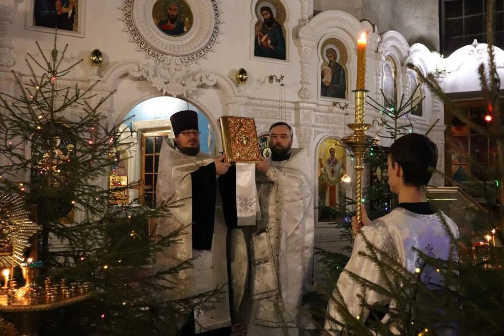 служба в храме сочельник рождественский сочельник. вознесенский собор елец 2022. церковь александра невского александровское. сочельник богослужение. вознесенский собор прихожане.