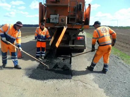 Дорожники делают дорогу