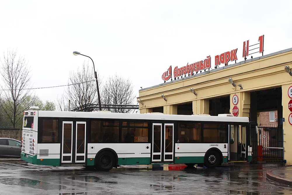 Первые автобусы спб. Автобусный парк ГУП Пассажиравтотранс СПБ. 1 Парк СПБ Пассажиравтотранс Автобусный. Днепропетровская 18 СПБ Автобусный парк. Автобусный парк 7 СПБ ГУП Пассажиравтотранс.