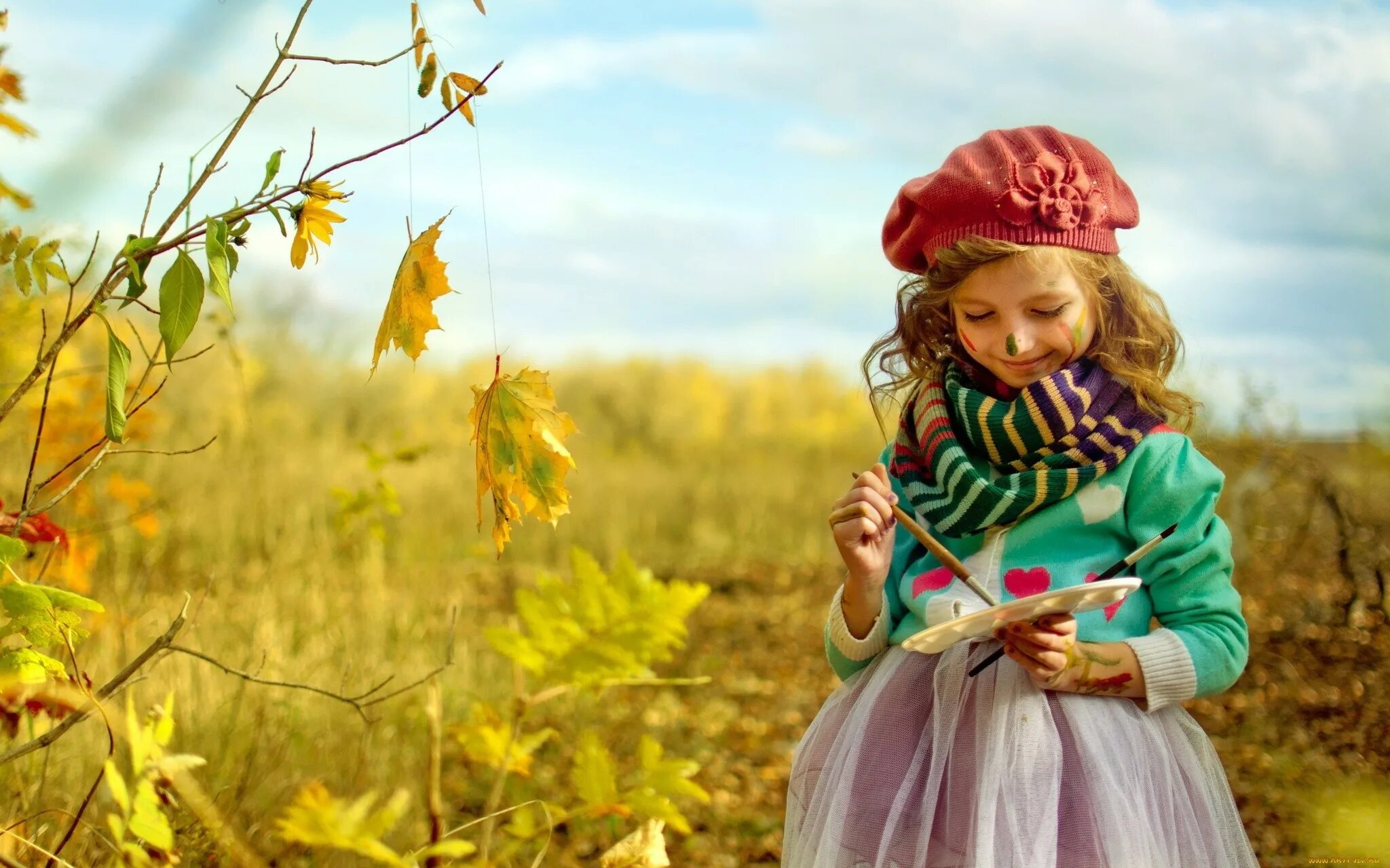 Песня легкий ветер заиграл в волосах. Девочка осень. Осень для детей. Девочка с осенними листьями. Дети осенью.