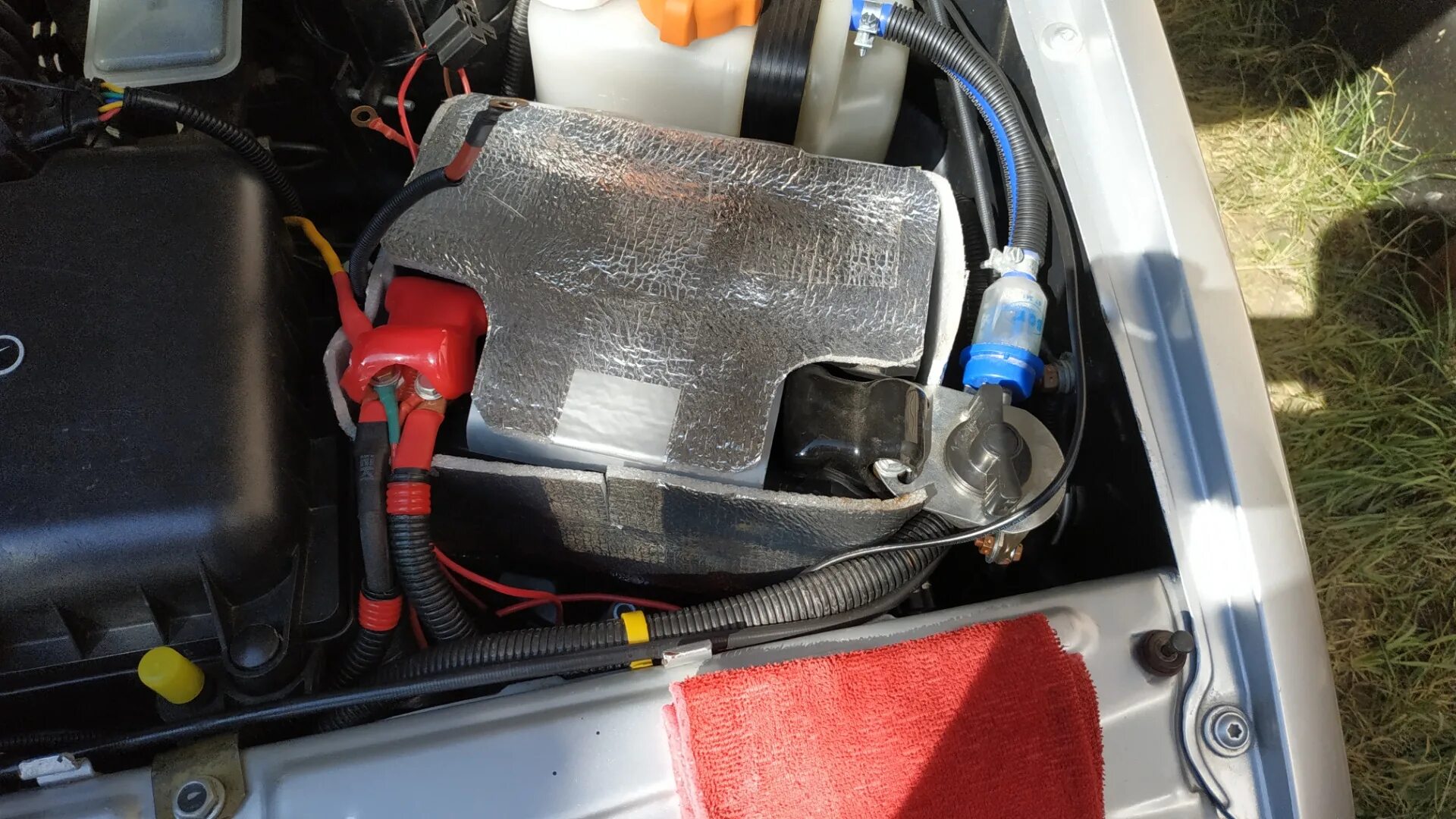 Лачетти акб. Аккумулятор дистрибьютер. Аккумулятор дистрибьютер. 2114 дистрибьютор под капот. Дистрибьютор под капотом ваз 2110.