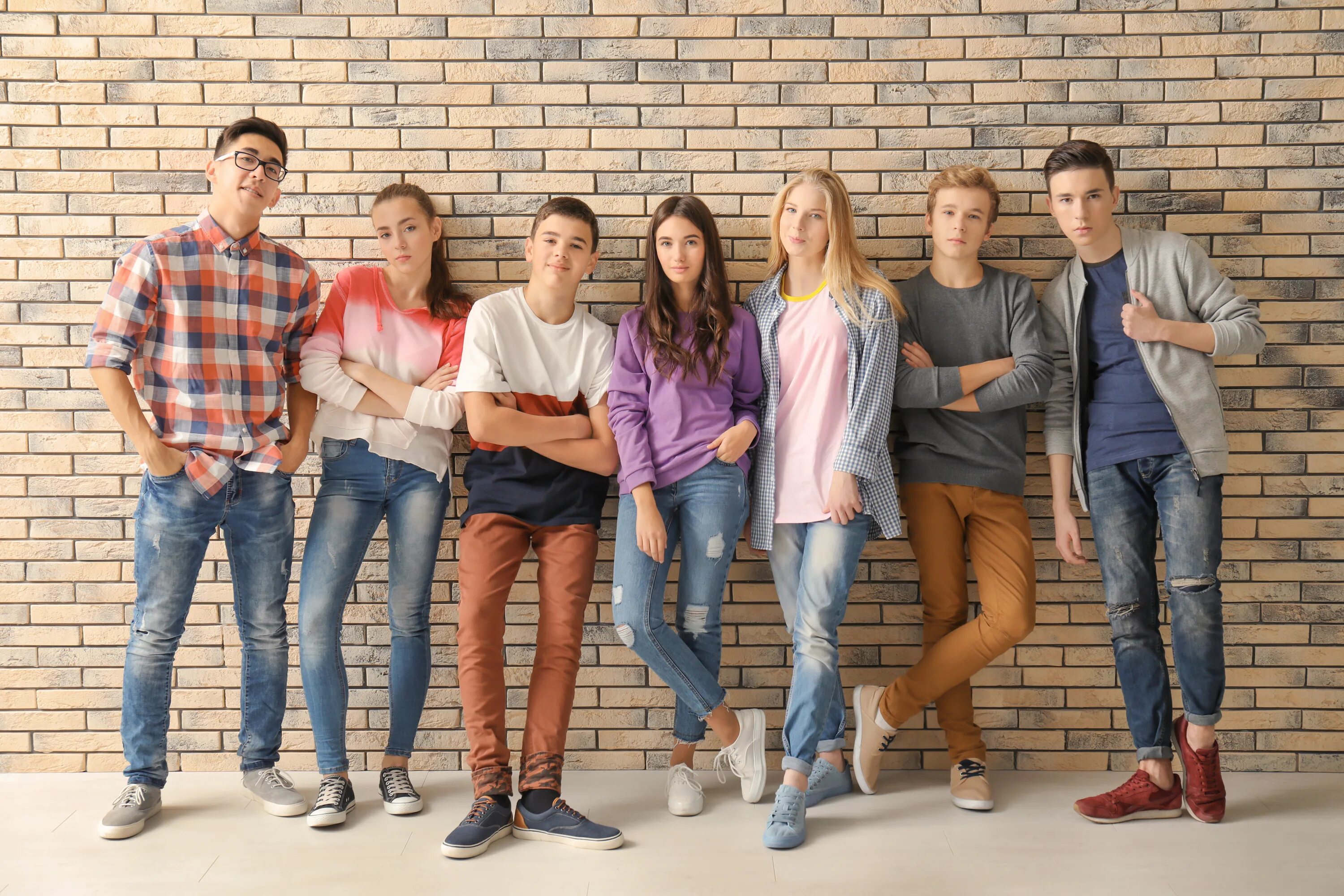 Молодежное личное. Стильные подростки. Современная молодежь. Фото подростка. Современная одежда для тинейджеров.