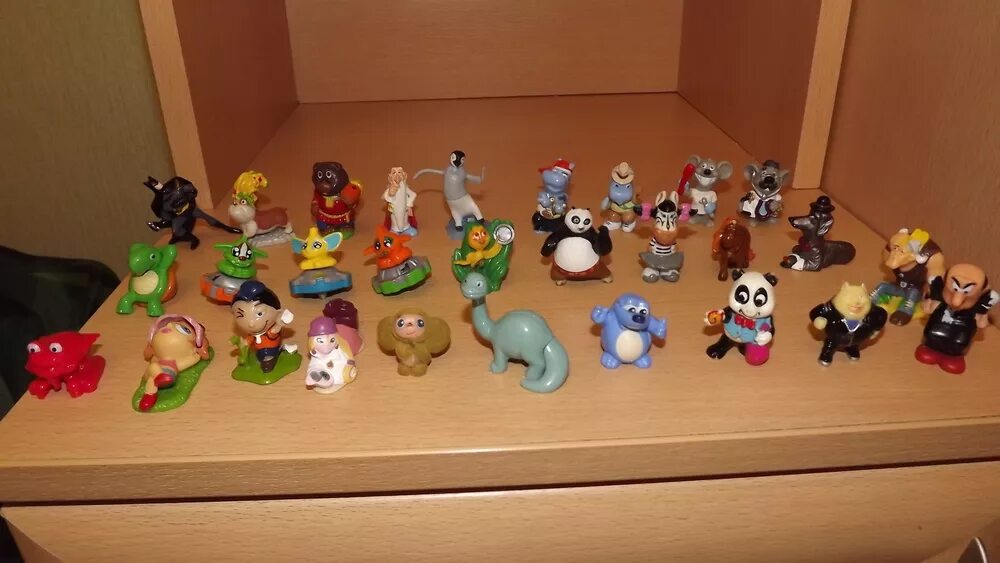 Киндеры раньше. Коллекции Киндер сюрпризов 2010. Игрушки из киндеров. Киндер сюрприз игрушки коллекции. Коллекция игрушек из киндера.