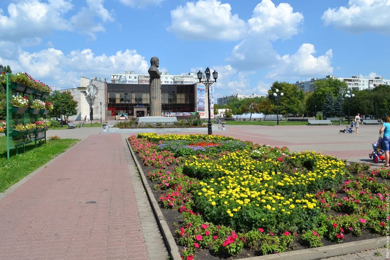 Каким центром является старый оскол. Старый Оскол Белгородская область. Старый Оскол город парк. Парк Победы старый Оскол. Театральная площадь старый Оскол.