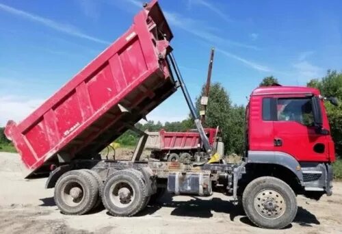 Авария на тюменской трассе омск. Самосвал вольво 20м3. Водитель самосвала тюмень. Водитель самосвала. Вольво фм 13 самосвал.