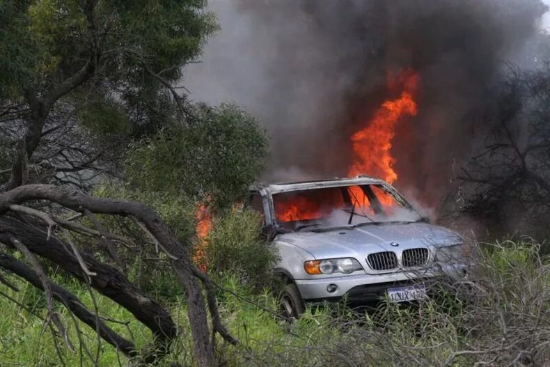 The problem starts here cars burn petrol. Сгоревшие автомобили в лесу.