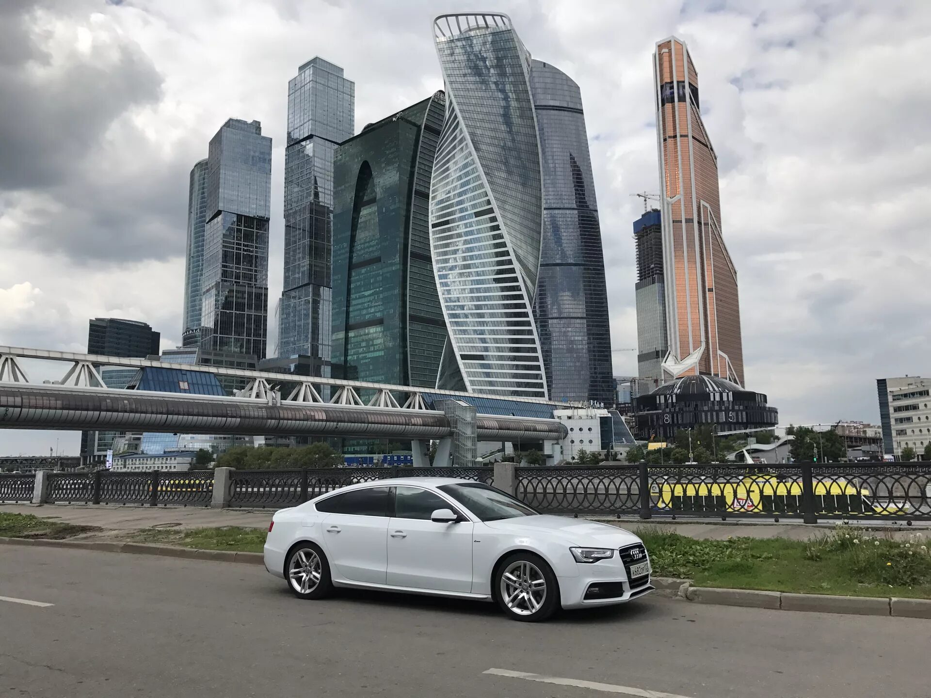 Парковка с видом на москва сити. Парковка москва сити. Подземная парковка москва сити. Смотровая парковка москва сити. Парковка москов сити.