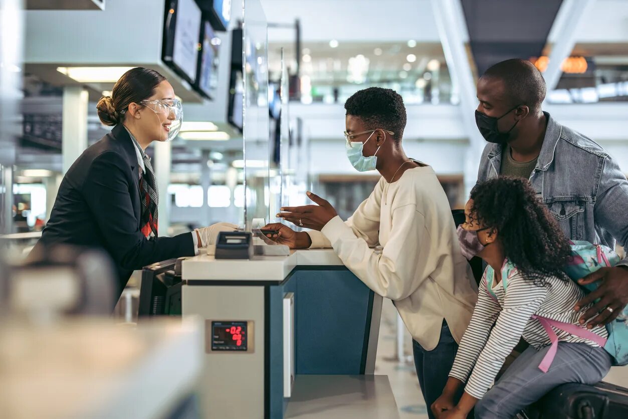 Check in в аэропорту. Airport check-in Counter. Check in at the Airport. Check in Counter at the Airport. Early check in