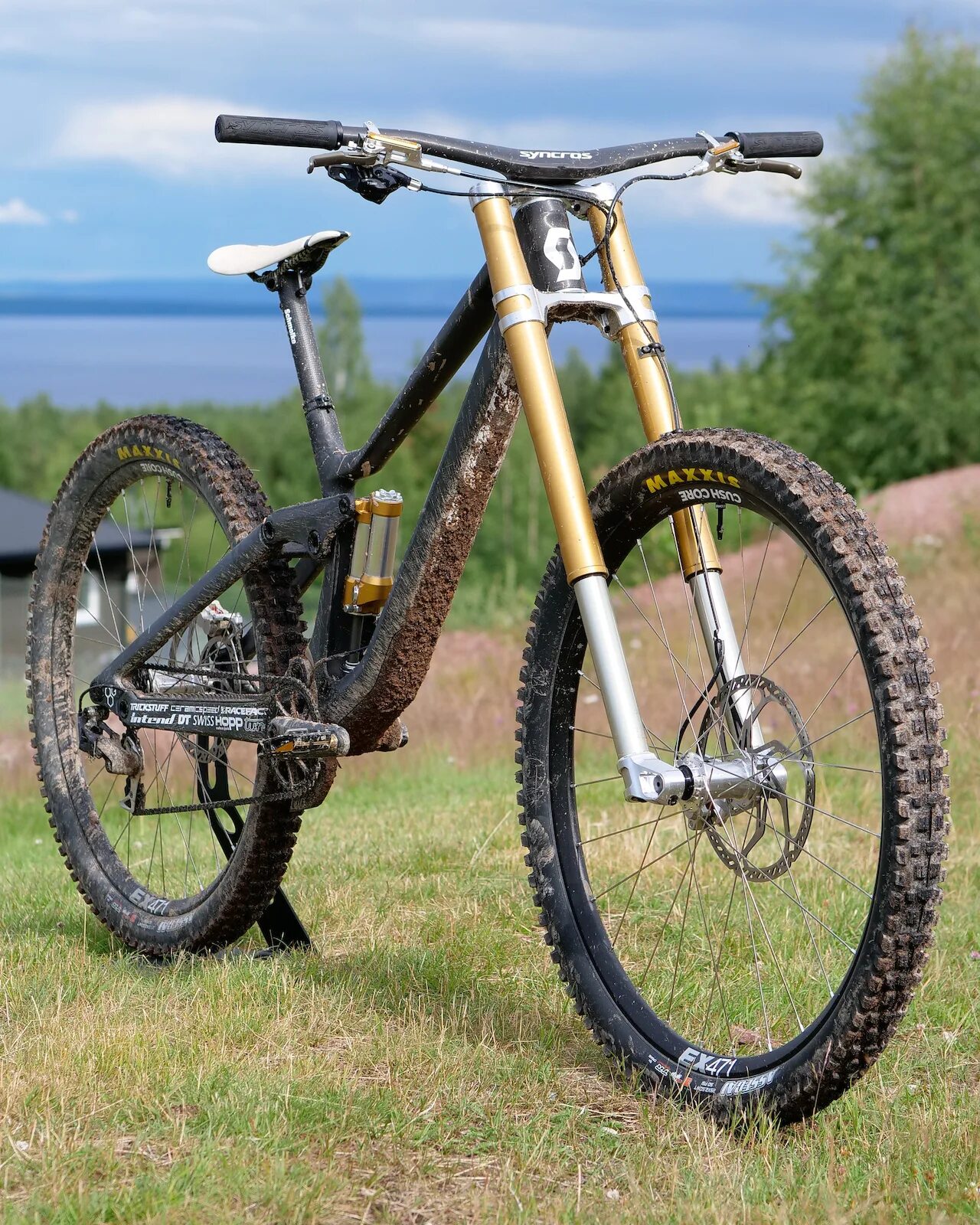 Двухподвес 2022 даунхилл. Dh bike. V10 santa cruz двухподвес. Dh bike. Даунхилл.