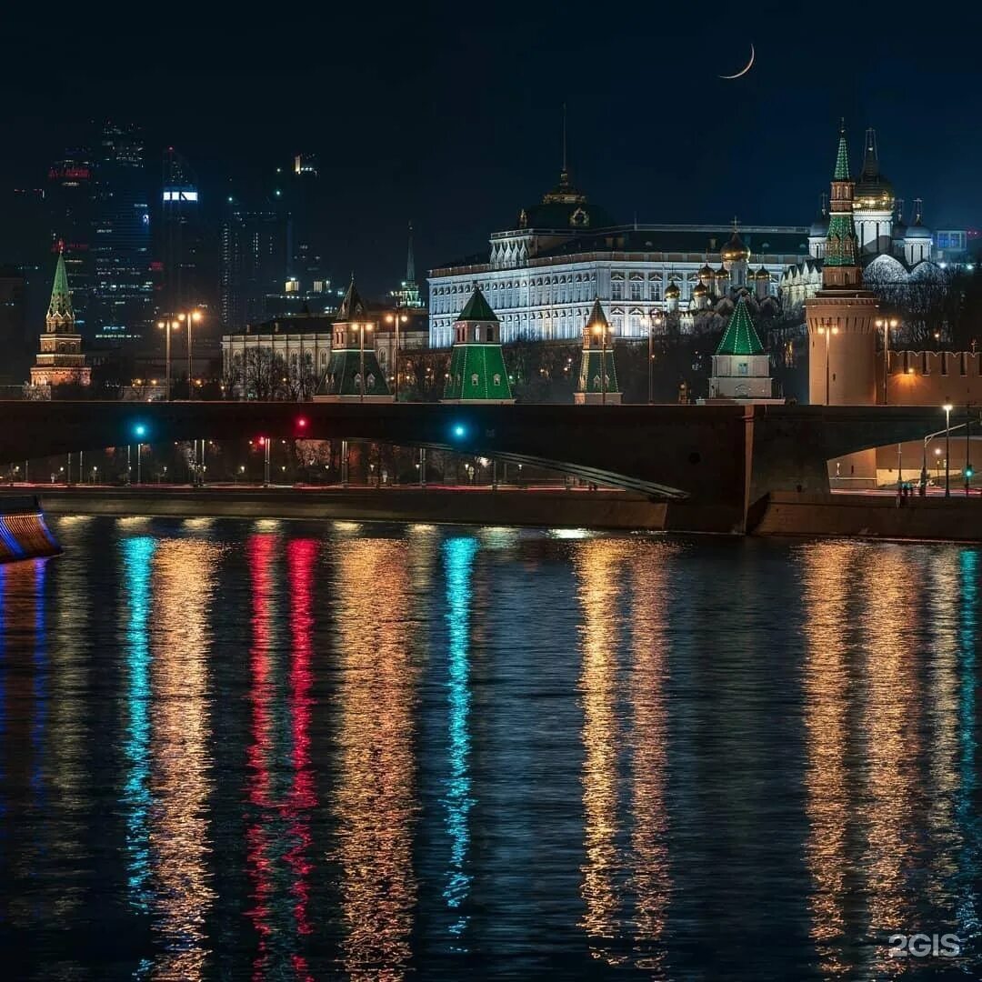 Включи большой московский. Большой Москворецкий мост. Москворецкая набережная ночью. Ночная Москва. Москва река вечером.