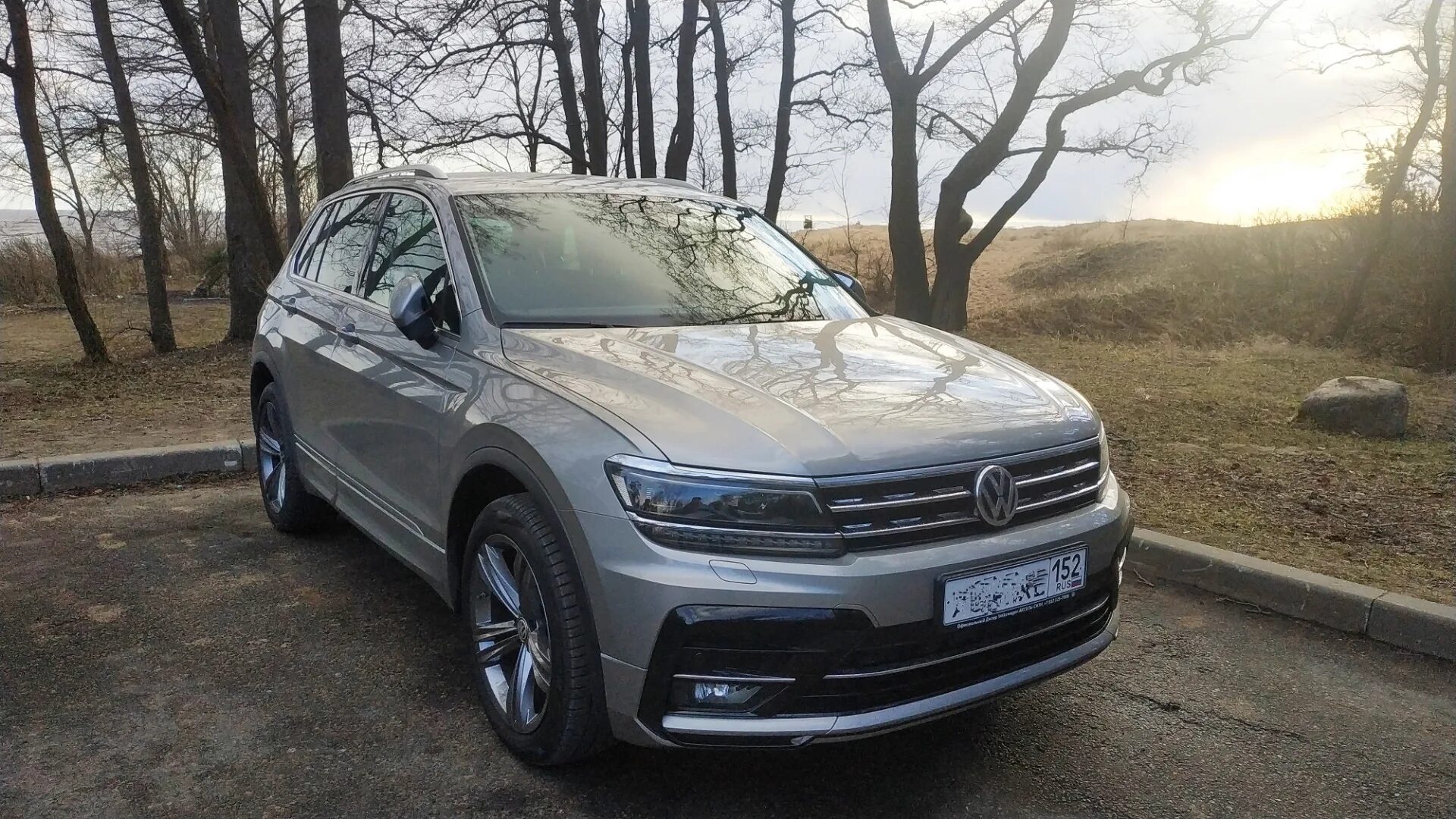 Volkswagen Tiguan, 2020 серебристый. Tungsten цвет Тигуан. Tiguan 2021 Тунгстен. VW Tiguan 2020 Offroad. Volkswagen tiguan 2.0 at