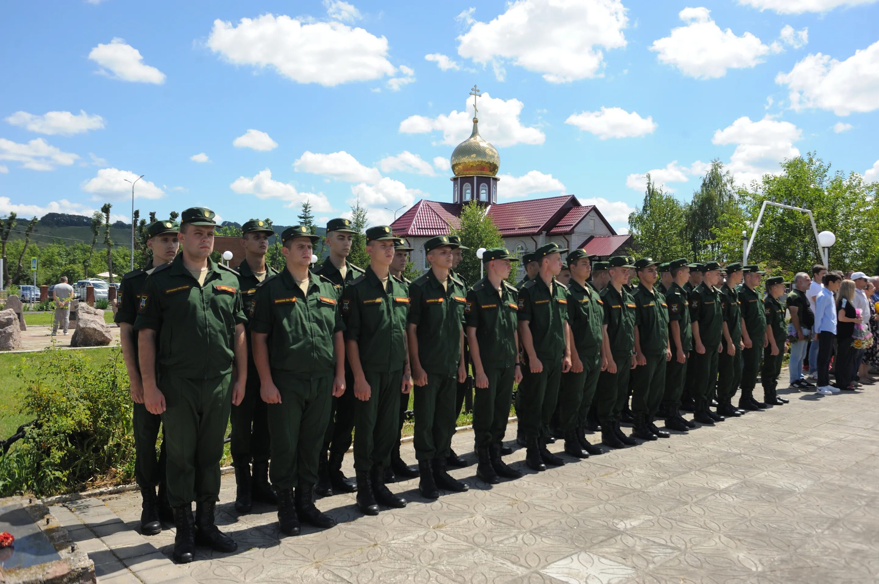 Майкоп воинские. Майкоп Военная часть. Дороги славы. Дорогами славы патриотическая акция. Каледа военный Майкоп.