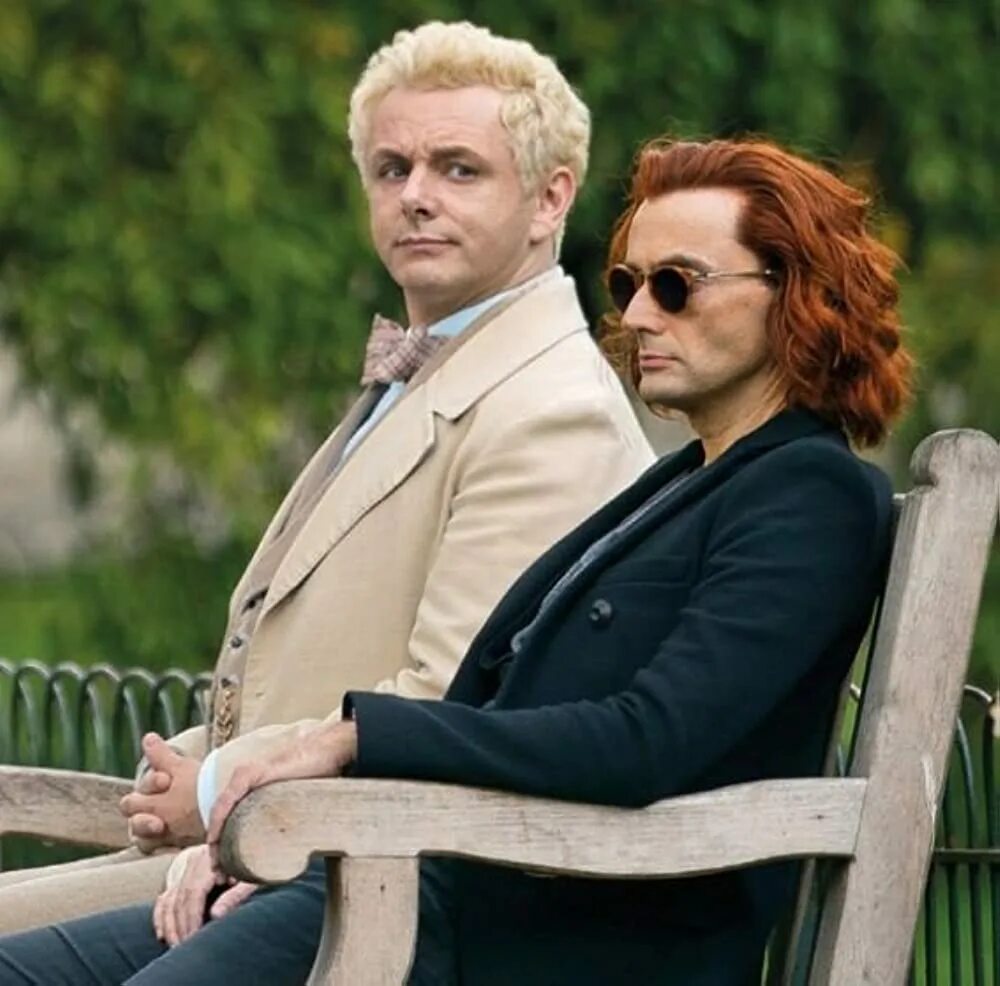 Благие времена. Дэвид Теннант благие знамения. Благие знамения (good Omens) 2019. Кроули благие знамения кадры.