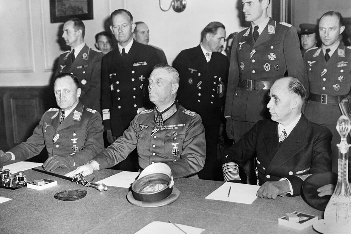 Жуков подписание капитуляции Германии 1945. Капитуляция Германии Кейтель. Генерал-фельдмаршал Кейтель. 8 мая 1945 г