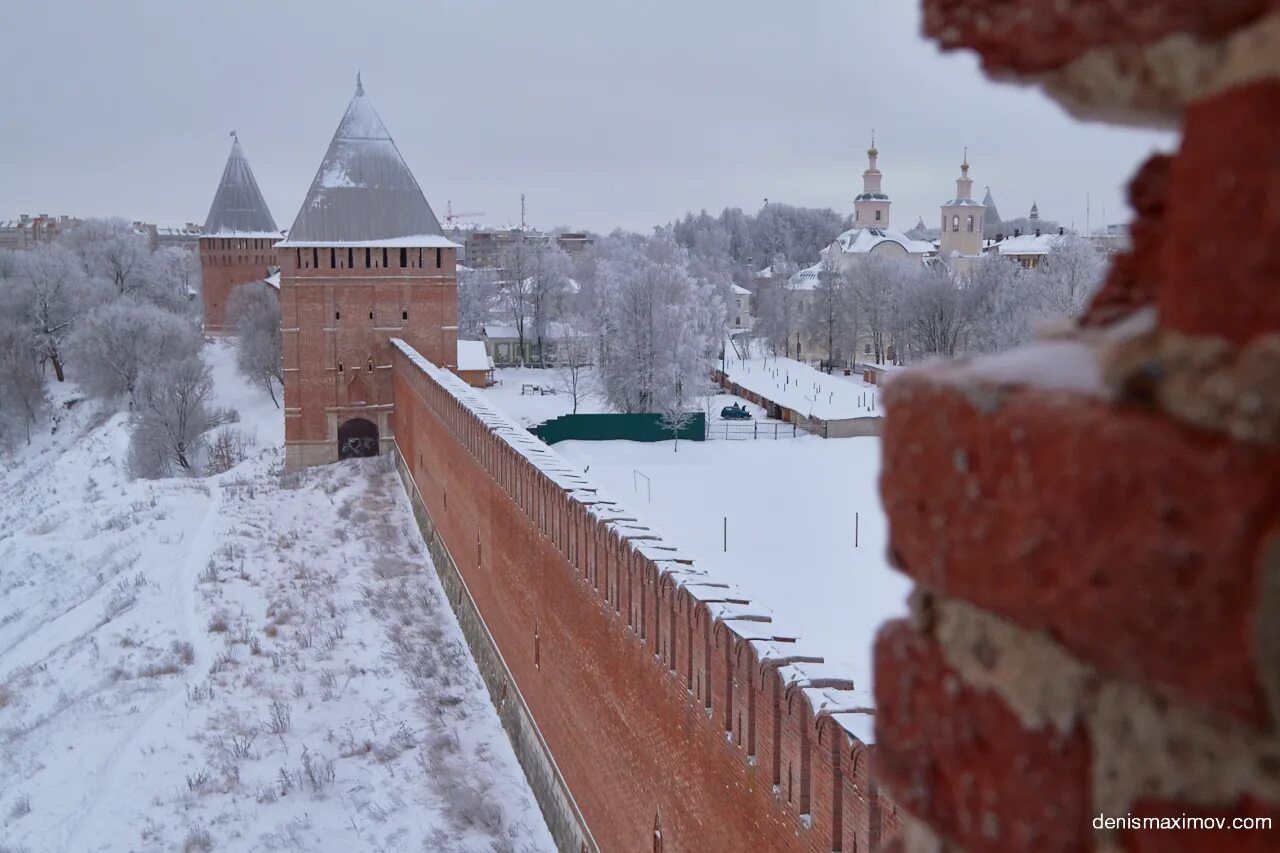 Смоленск где можно купить. Смоленская крепость Смоленск зима. Город Смоленск Крепостная стена. Смоленская крепость зимой. Крепостная стена Смоленск зимой.