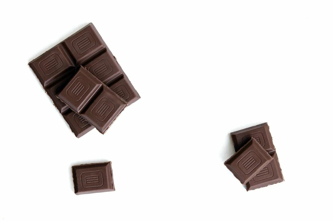 1 кусочек шоколада. Кусочки шоколада. Кусочки шоколада сверху. Плитка шоколада вид сверху. ШОКОЛАТ плитка вит сверху.