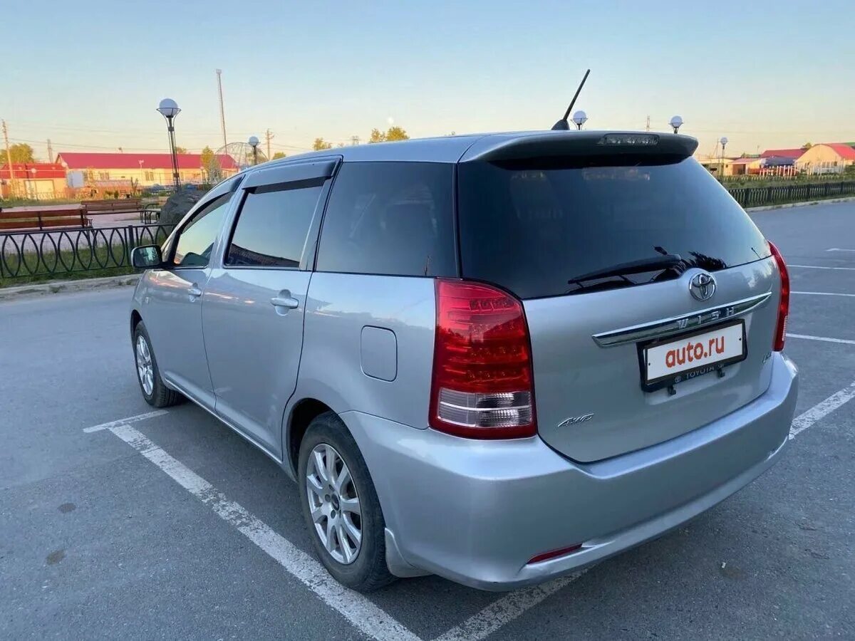 Виш 4 вд. Toyota Wish 4wd. Тойота Виш 4. Тойота Виш 2 серебристый. Тойота Wish 4wd.