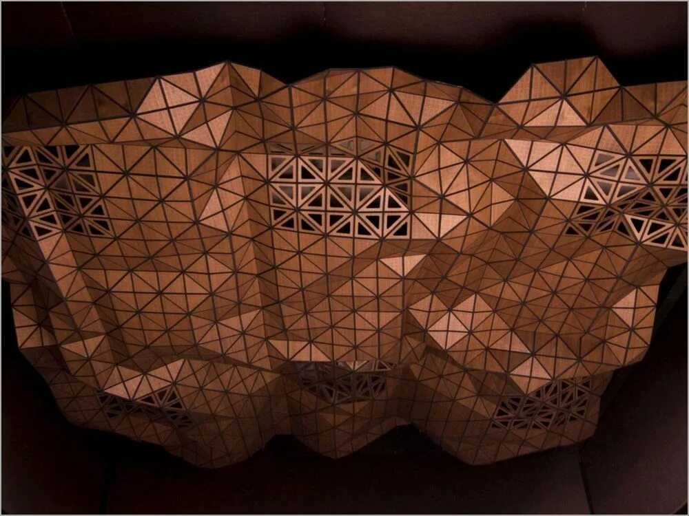 Геометричный стол. Полигональный потолок. Woods skins. Гибкое дерево в интерьере. Woods skins.