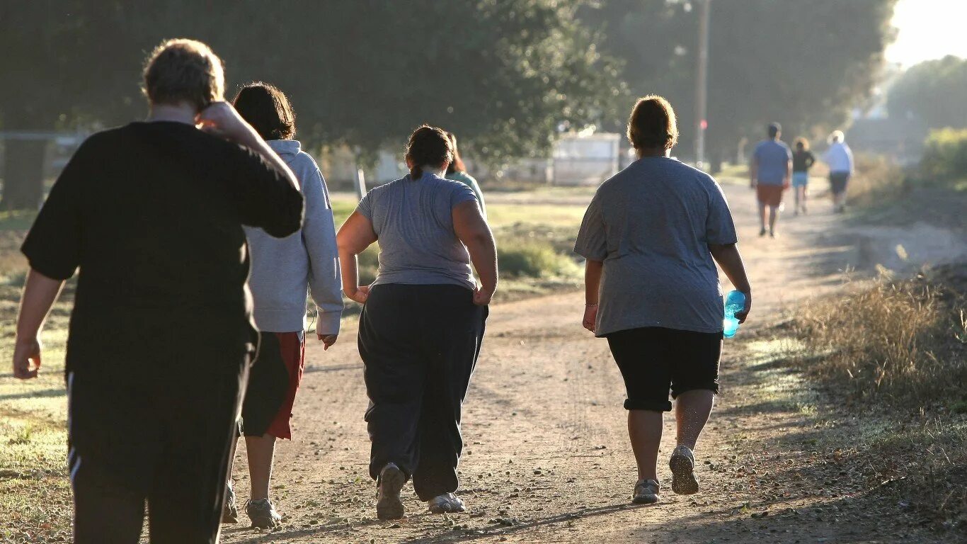 Сша страдают. Люди страдающие лишним весом. Массовое ожирение.