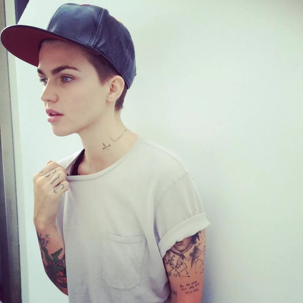 Руби инстаграм. Ruby Rose. Руби Роуз модель. Tomboy. Руби Роуз и ее девушка 2016.