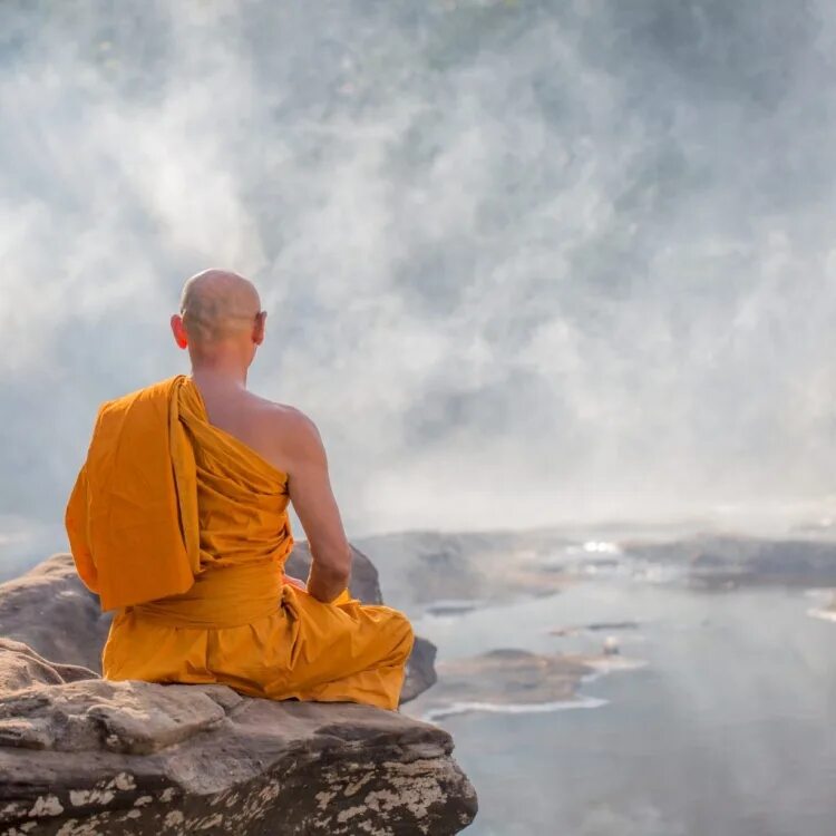 Будда Шаолинь. Медитация монах. Буддийский монах. Буддийский монах медитирует. Монах медитирует