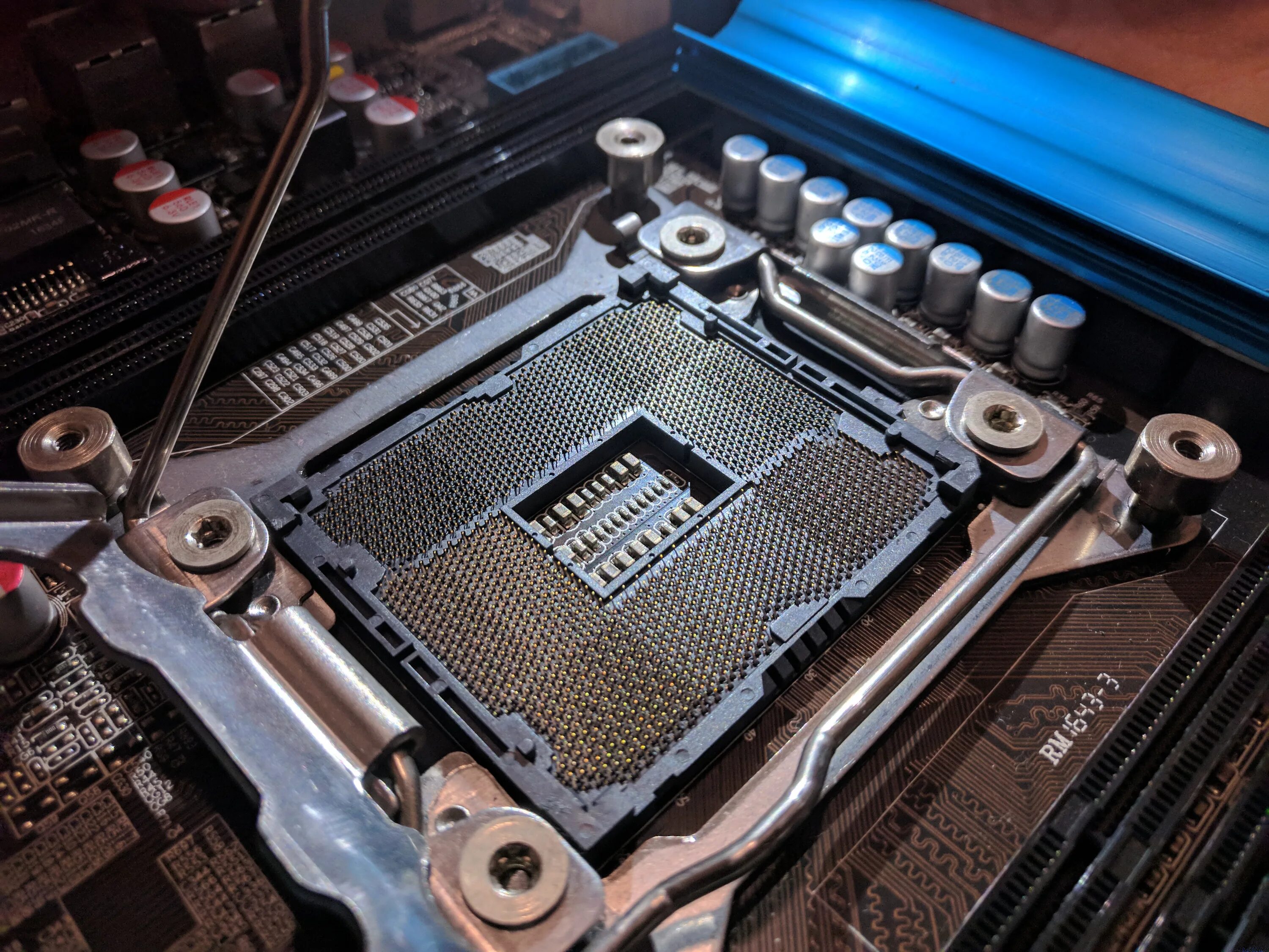 Xeon сокет 2011. Сокет LGA 2011. Intel Socket 2011. Socket lga1366. Xeon 2011v3 сокет.