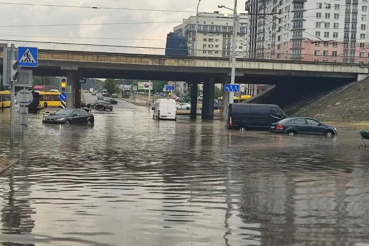 Уручье потоп Минск. Потоп. Сильный ливень. Дождь в Минске.