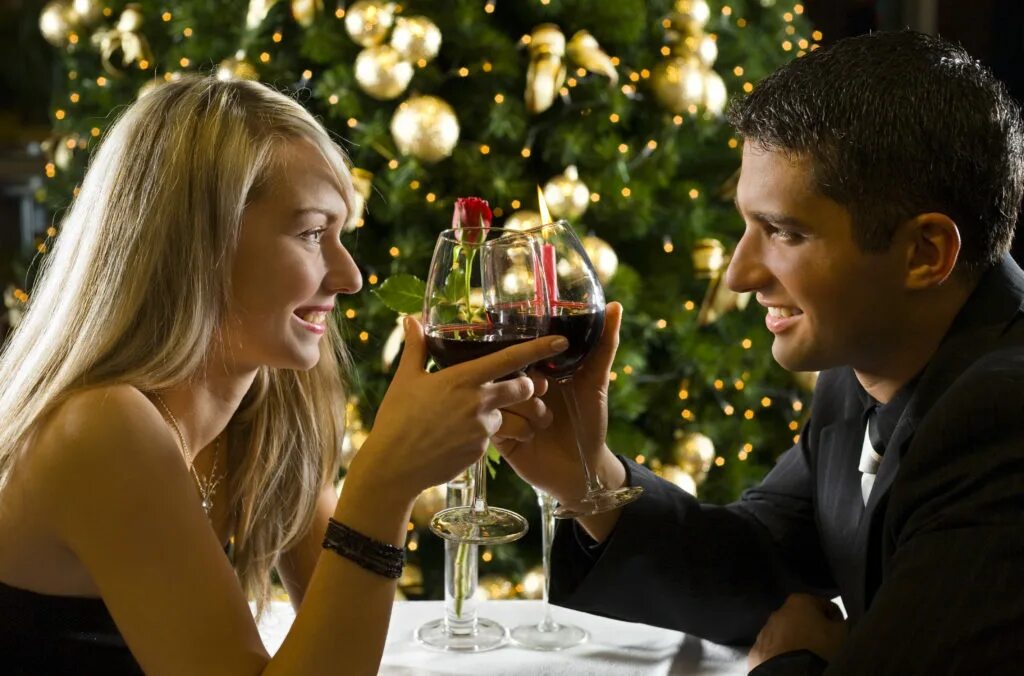 Christmas date. Новогодний ужин. Мем first Date. Dating memes. After the first Date.