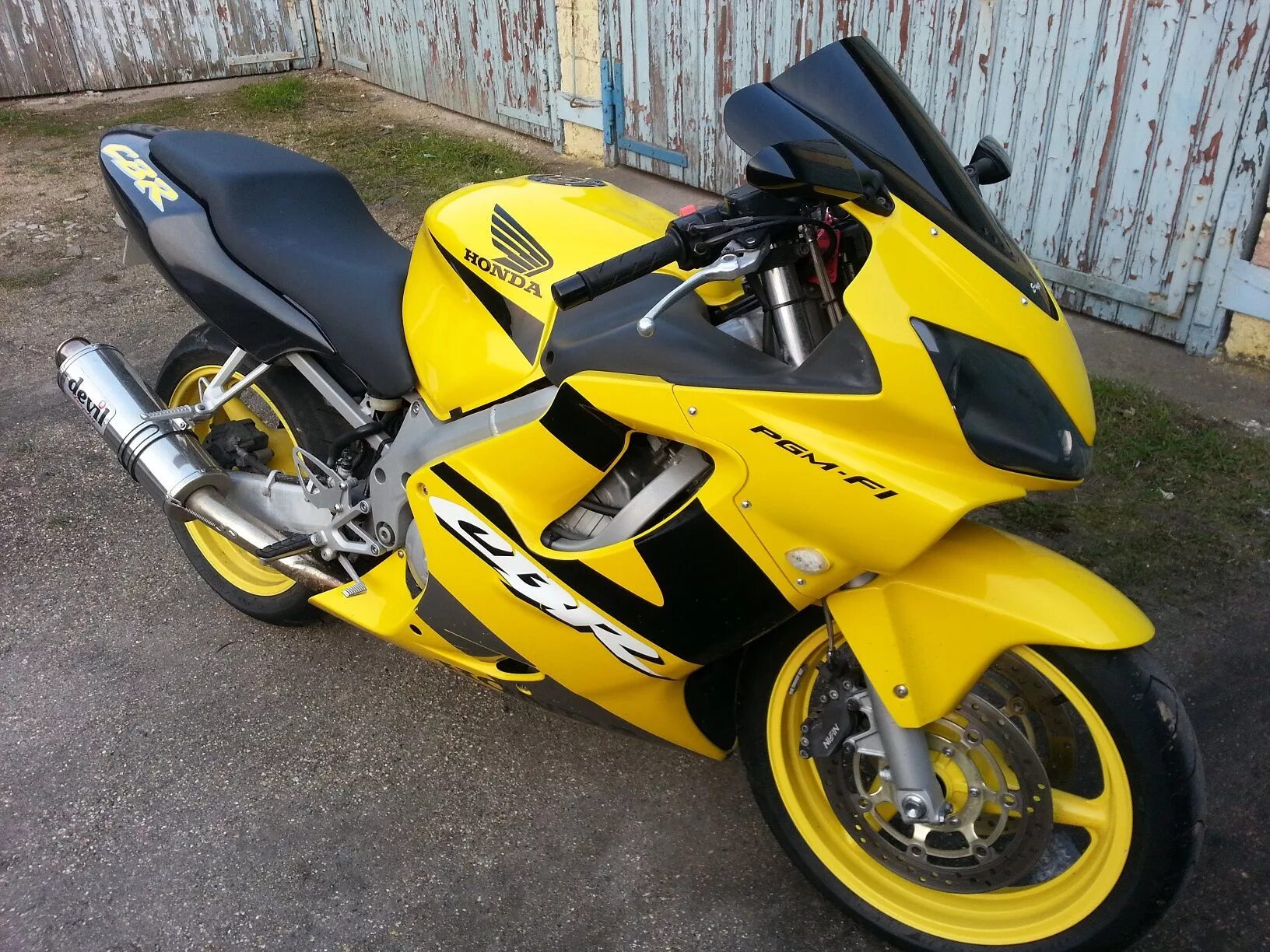 Honda cbr pgm f1 600. Хонда хорнет 600 кубов. Спортбайк хонда 600 кубов. Хонда 600 кубов. Honda cbr600rr 2017.