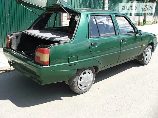 Славута отзывы. Заз 1103. Заз таврия 1103 славута. 2. Таврия славута 2004.