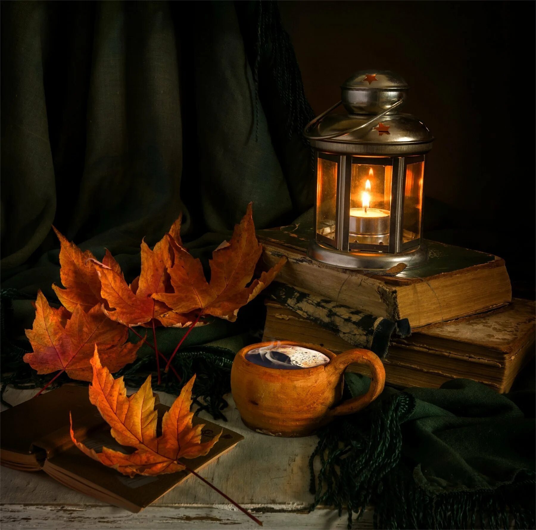 Осень камин. Уютного осеннего вечера. Осенний вечер. Уютный натюрморт.