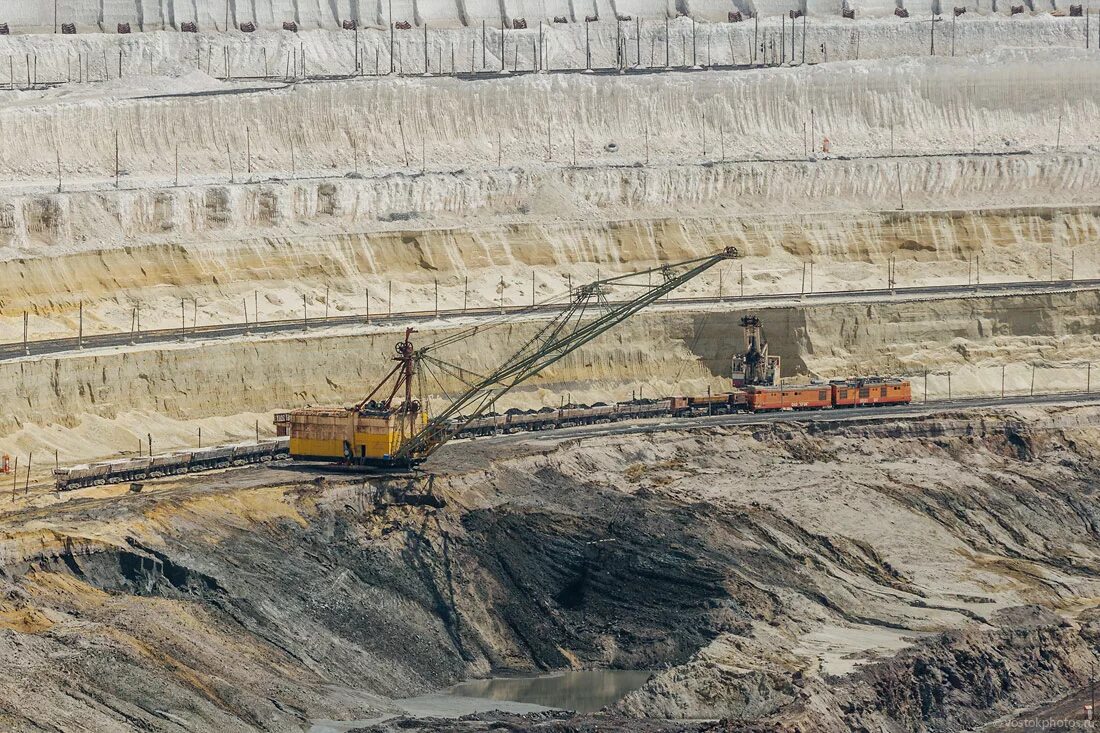 Железногорск курская рудник. Карьер горевский гок. «лебединский горнообогатительный комбинат»,. Карьеры курской магнитной аномалии. Гок добыча руды.