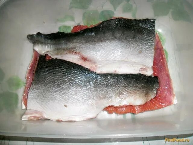 Как солить целую горбушу. Как посолить горбушу целиком. Горбуша малосольная целиком. Горбуша соленая в домашних. Как солить целую горбушу.