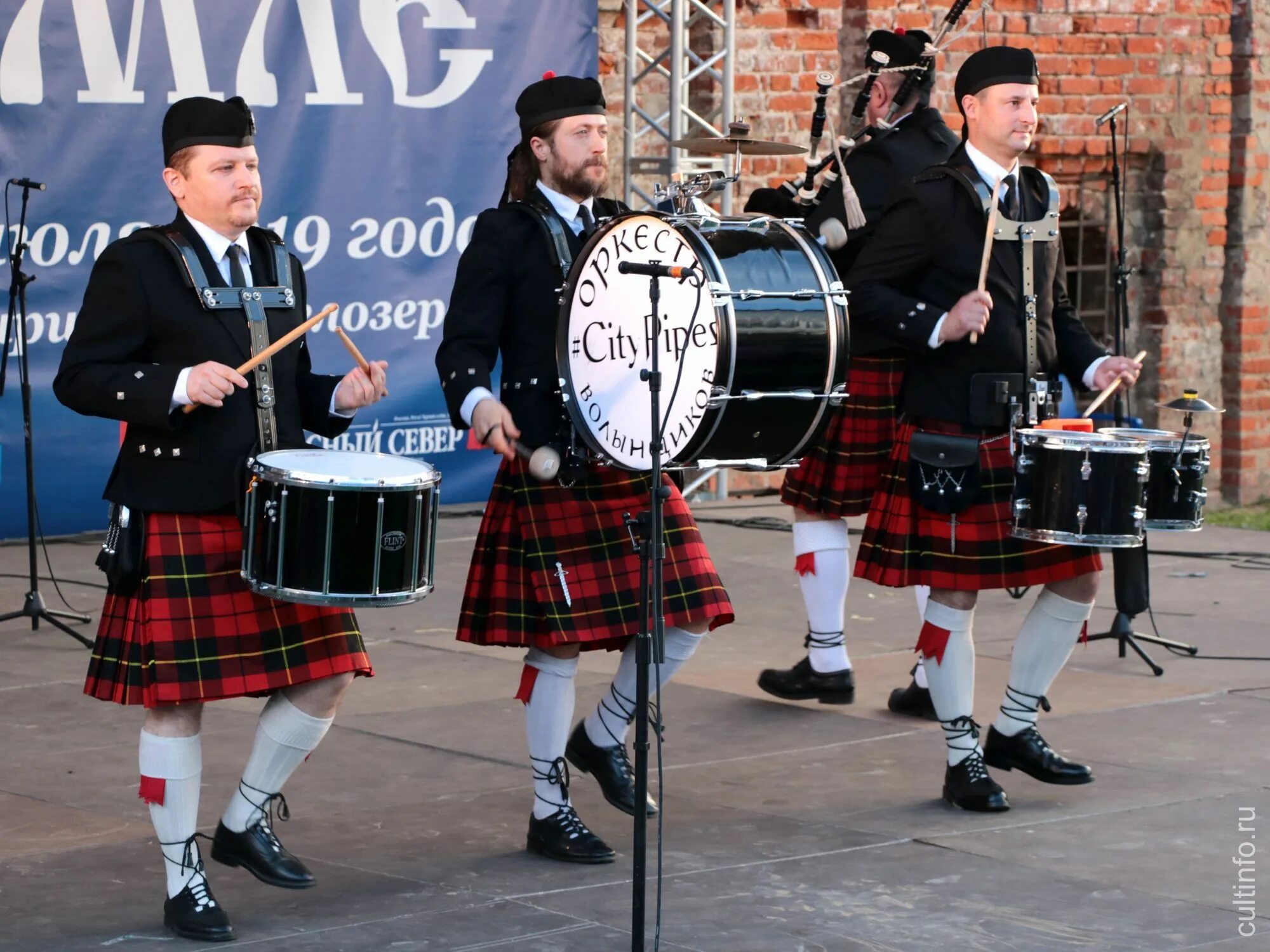 Оркестр волынщиков. Оркестр волынщиков city. сити пайпс волынщики. оркестр волынщиков шотландия. оркестр волынщиков москвы сити пайпс.