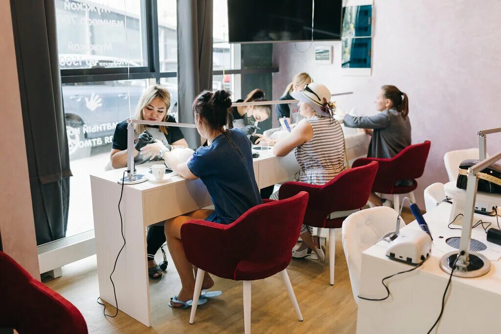 Парикмахерская в новокосино. Дай пять маникюр. Дай пять новокосино маникюр. Имена сотрудников маникюрного салона дай пять на новокосино. Салон дай пять новокосино.