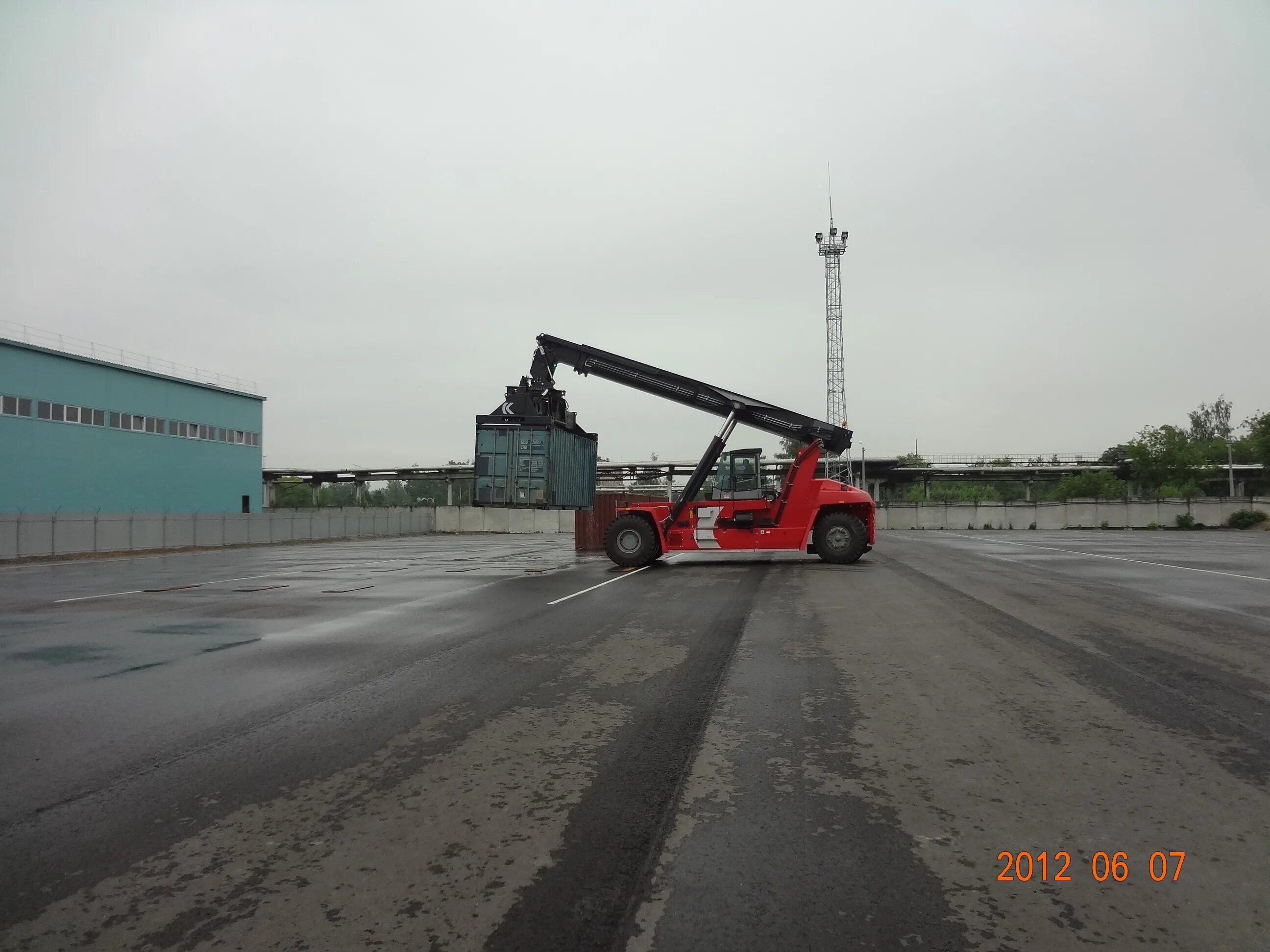 Грузовые жд перевозки евразия. Новороссийский порт контейнеры. Контейнерный терминал с шасси. Контейнерный терминал купавна. Контейнерный терминал +"транс синергия".