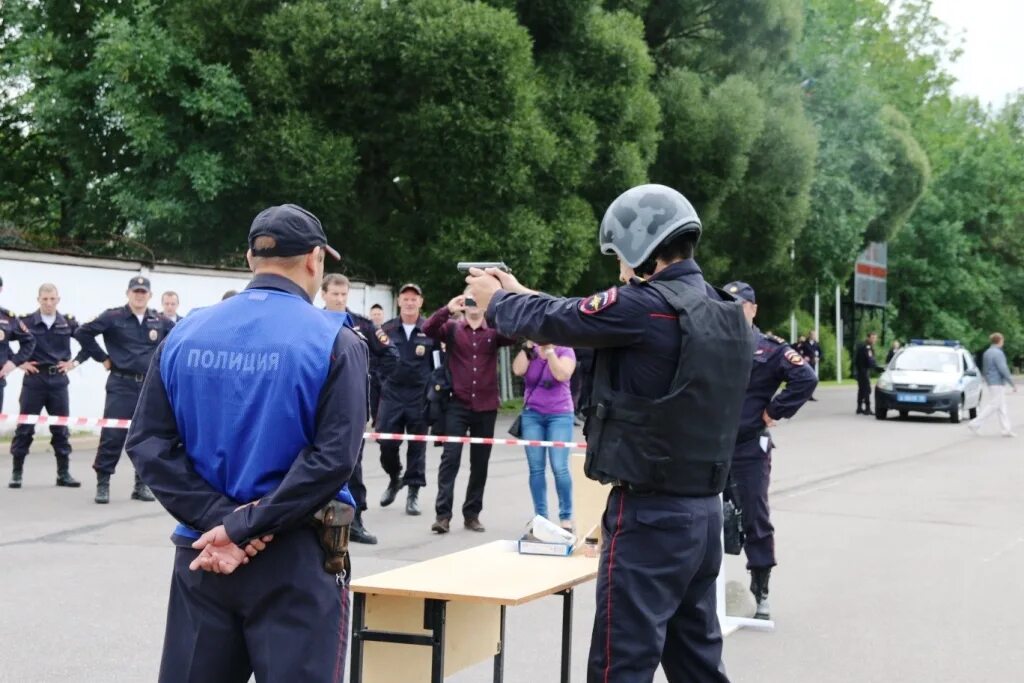 Полицию при исполнении. Вневедомственная охрана волхов. ово колпино. погибшие при исполнении сотрудники уво. начальник ово петроградского района санкт-петербурга.