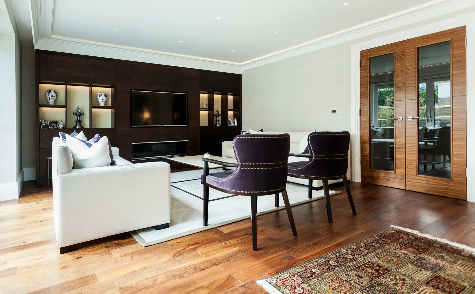 Какие цвета подходят под дерево. Разные оттенки дерева в интерьере. Ламинат на кухне. Пол на кухне. Деревянный потолок.