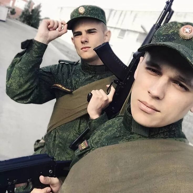 18 февраля мужчина. Красивые парни в армии. Красивые мужчины в военной форме. Красивые русские парни в армии. Красивые парни в военной форме.