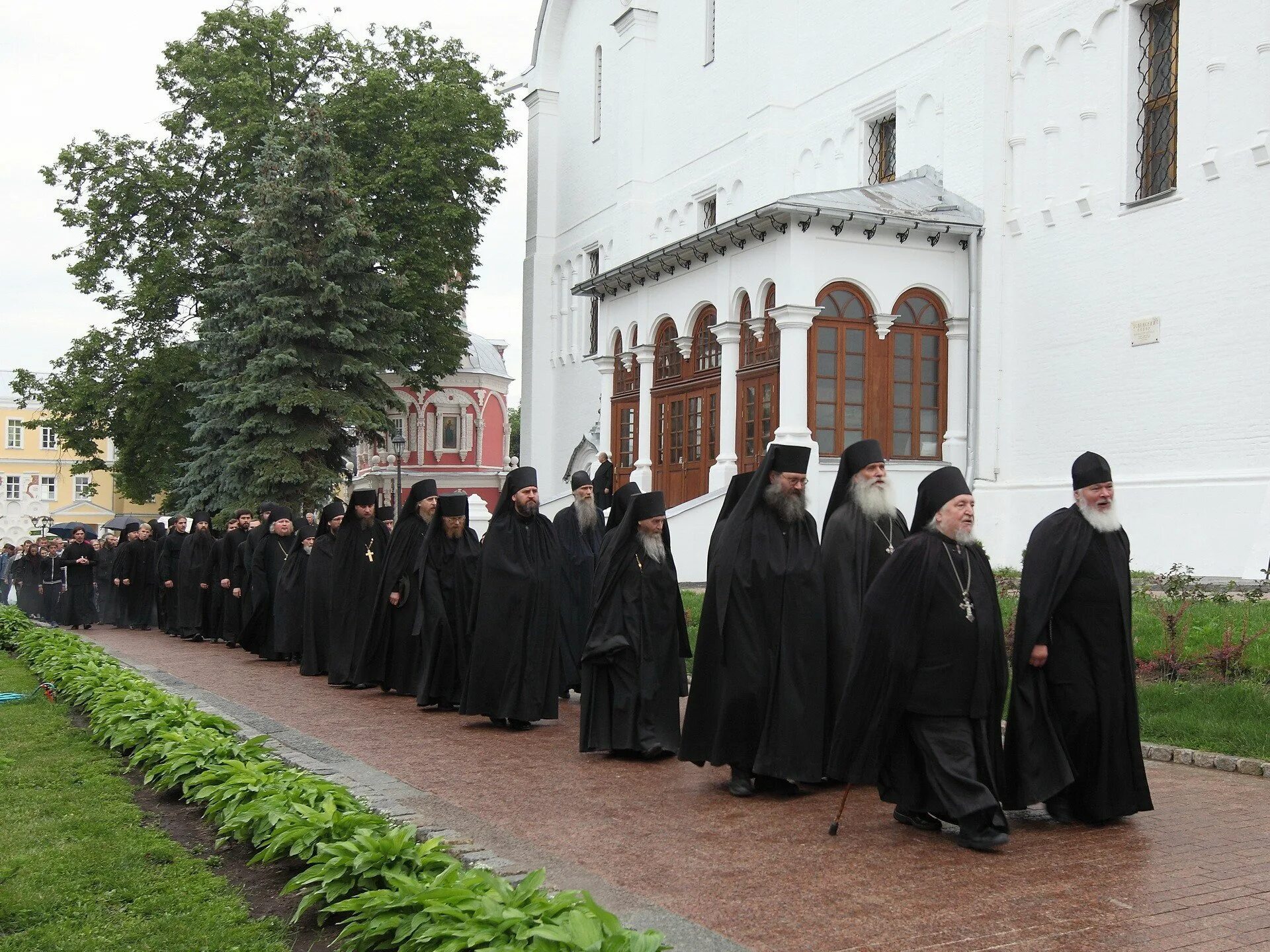 Песнопение троице сергиева лавра. Свято-Троицкая Сергиева Лавра насельники. Братия Троице Сергиева Лавра. Насельники Свято Троицкой Сергиевой Лавры.