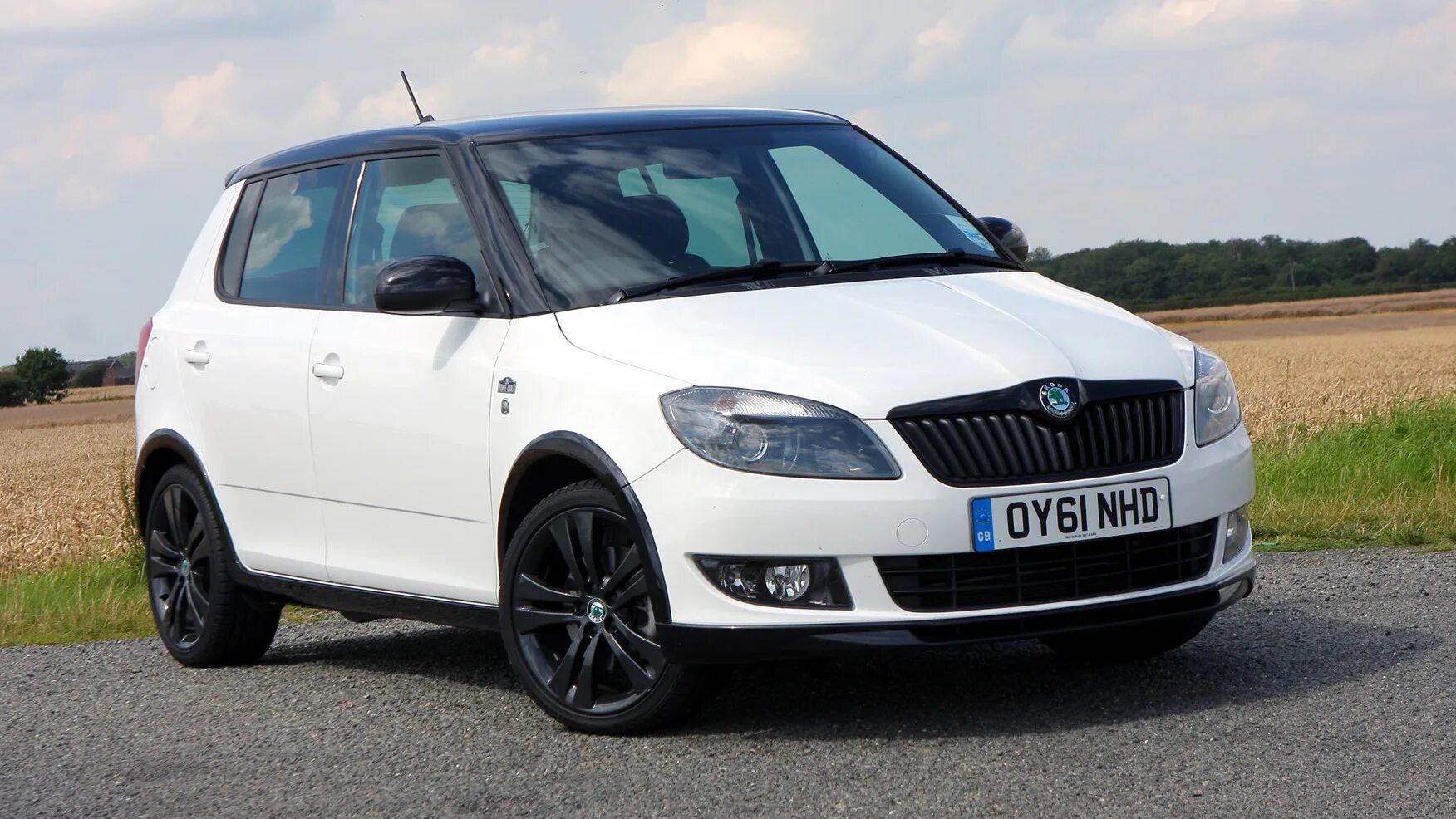 Фабия 2 хэтчбек. Skoda Fabia 2. Шкода Фабия хэтчбек. Skoda Fabia 2 хэтчбек. Fabia Skoda Fabia.